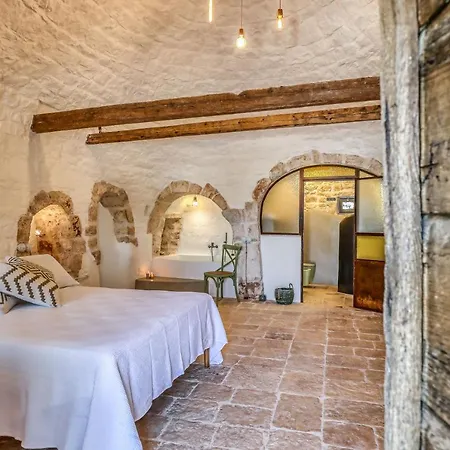 Trulli Tower Chata